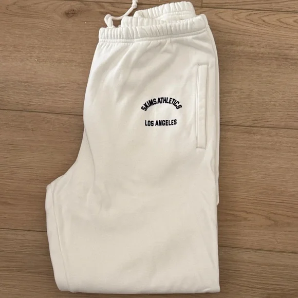 SKIMS Athletics White Lounge Set - Picture 4 of 9